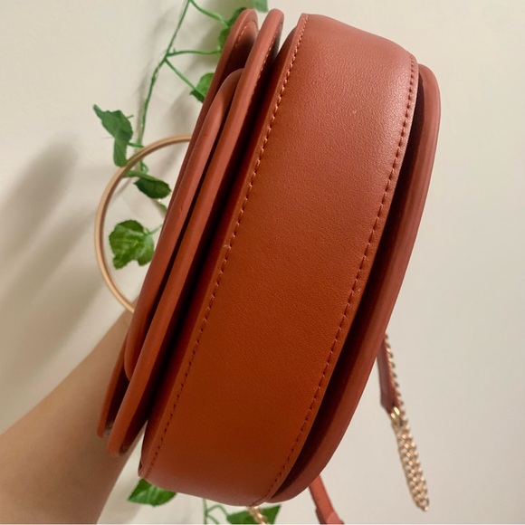 Melie Bianco faux leather crossbody - Picture 4 of 6